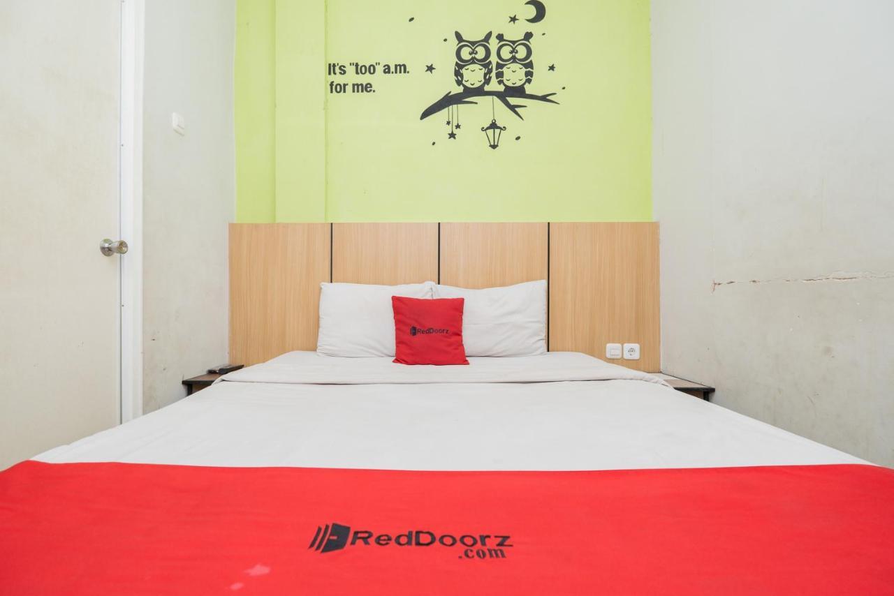 Reddoorz @ Darmo Surabaya Hotel Eksteriør billede